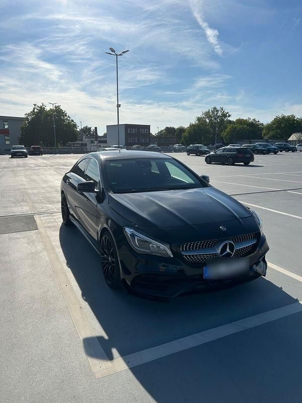 Schwarz Gebraucht 2019 Mercedes CLA200 AMG line Coupé | 22.600 € (Guter Preis) - Bild 1/4