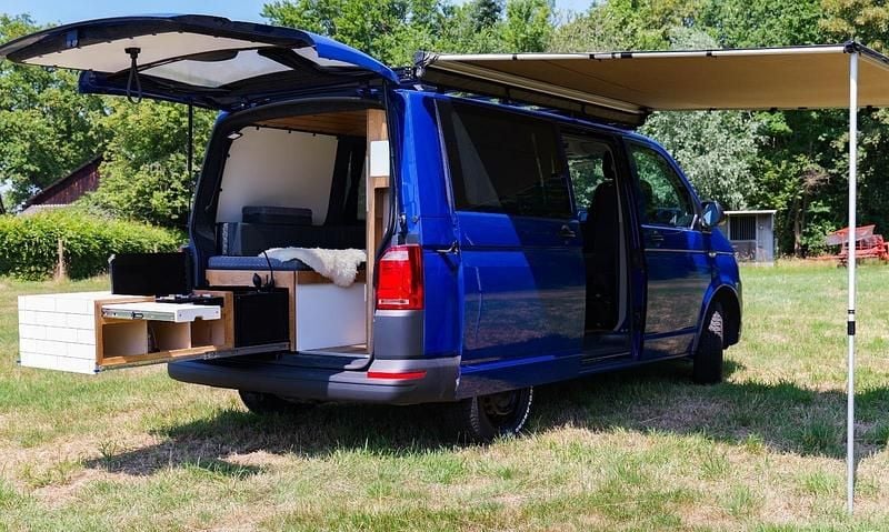 Second-hand VW T6 150 CP (110 kW) 2018 Albastru Van