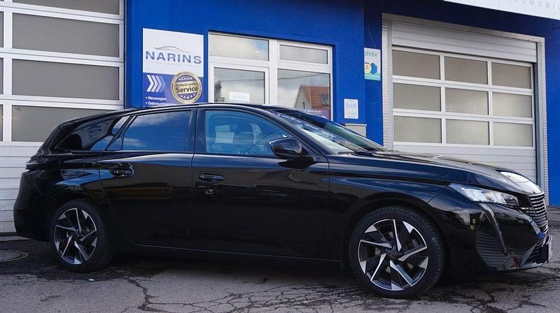 Gebraucht Peugeot 308 SW Allure 131 PS (96 kW) 2023 Schwarz Kombi