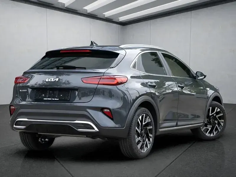 Neu Kia XCeed 140 PS (102 kW) 2025 Silber SUV