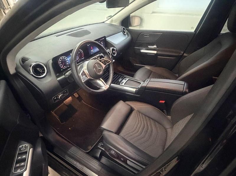 Gebraucht Mercedes B200 163 PS (119 kW) 2023 Schwarz Van / Kleinbus