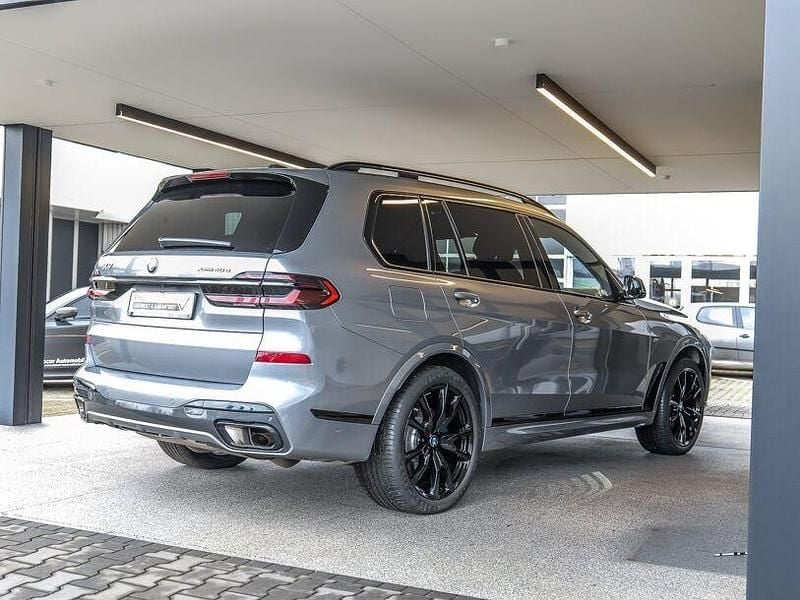 Gebraucht BMW X7 M Sport 352 PS (258 kW) 2025 Grau SUV