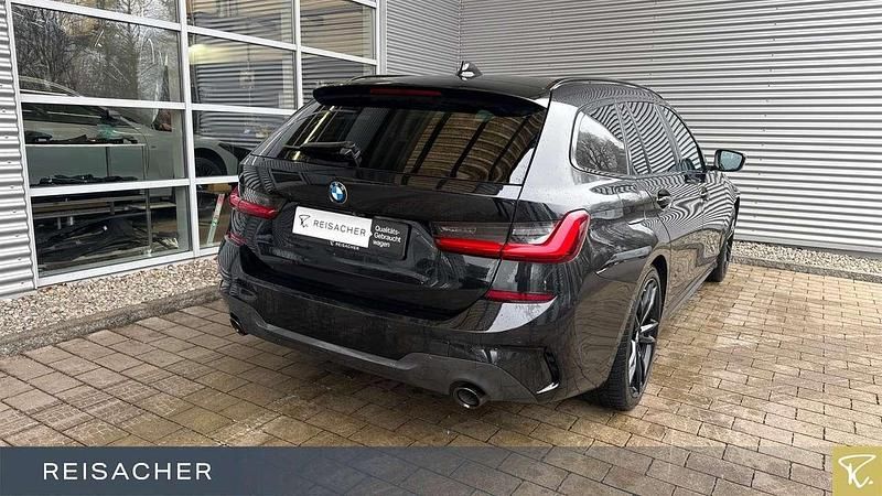 Gebraucht BMW 330e Performance 292 PS (214 kW) 2021 Saphirschwarz metallic Kombi