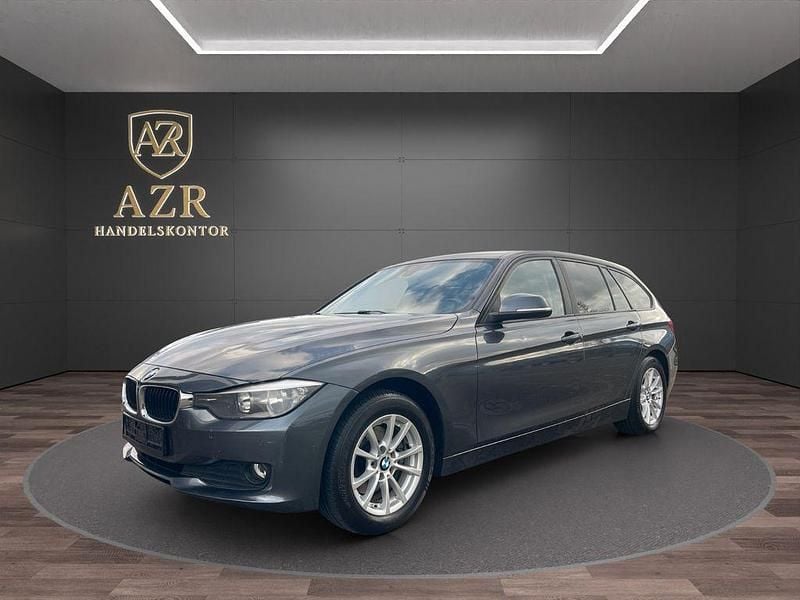 Grau Gebraucht 2014 BMW 320 Comfort Edition Kombi | 6.190 € (Superpreis) - Bild 1/4