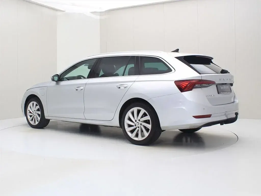 Gebraucht Skoda Octavia Clever 204 PS (150 kW) 2021 Grau Kombi