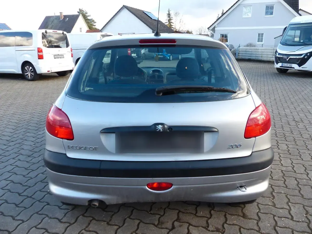 Używany Peugeot 206 60 KM (44 kW) 2001 Szary Hatchback