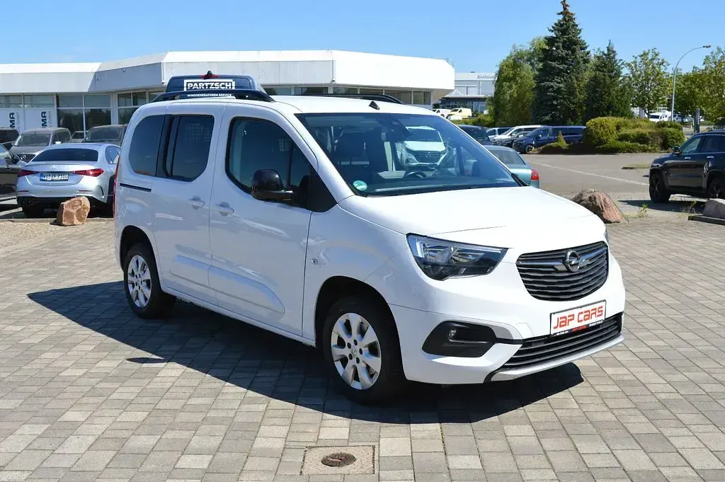 Gebraucht Opel Combo Life Ultimate 131 PS (96 kW) 2023 Jadeweiß Van / Kleinbus
