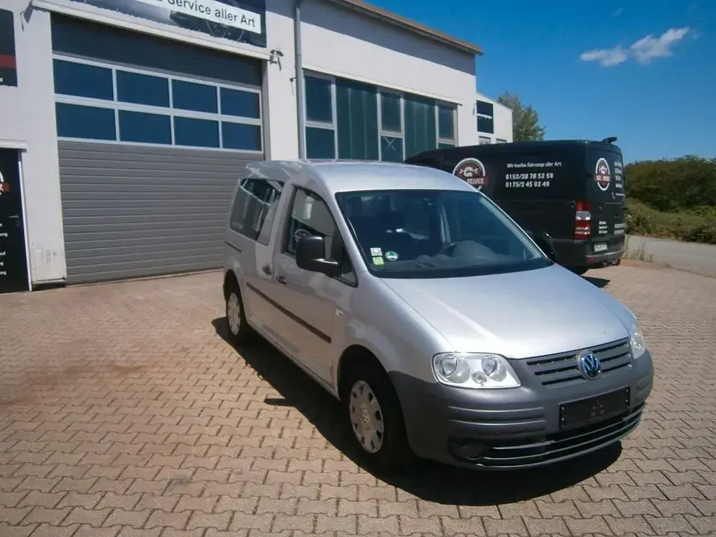Gebraucht VW Caddy Team 105 PS (77 kW) 2010 Silber Van / Kleinbus