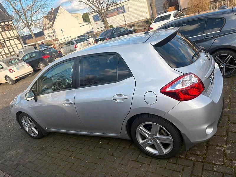 Gebraucht Toyota Auris 90 PS (66 kW) 2011 Grau Kleinwagen