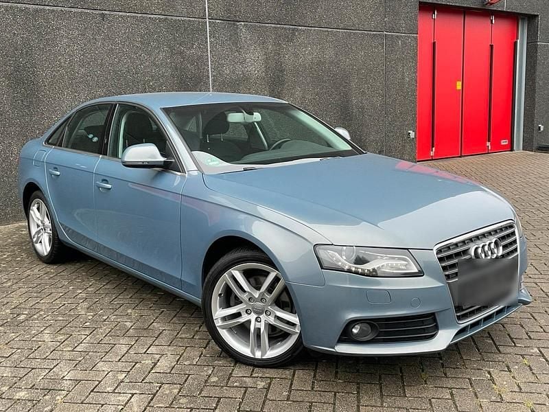 Blau Gebraucht 2009 Audi A4 Comfort Limousine | 5.999 € (Superpreis) - Bild 1/4