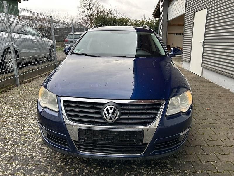 Gebraucht VW Passat 140 PS (102 kW) 2010 Blau Limousine
