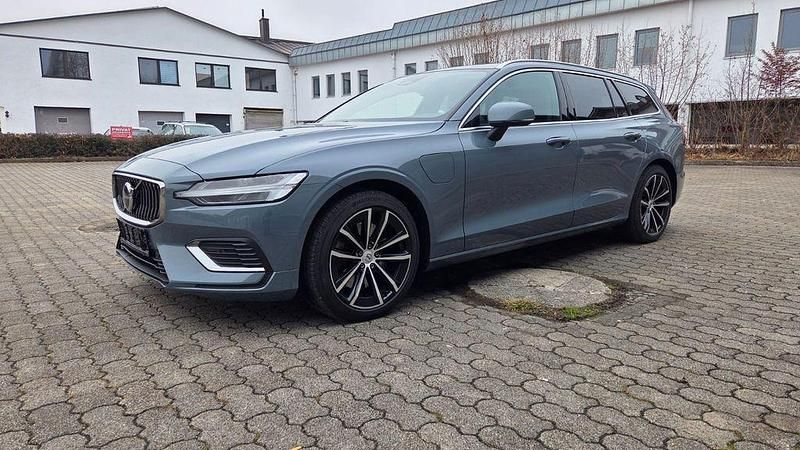 Gebraucht Volvo V60 Core 253 PS (186 kW) 2022 Grau Kombi