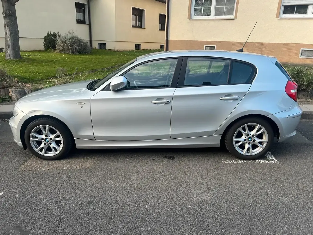 Second-hand BMW 116 122 CP (89 kW) 2010 Argintiu Hatchback
