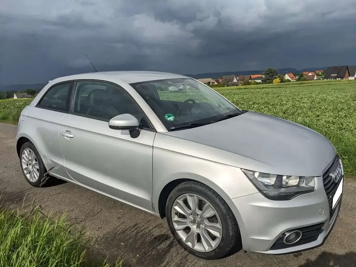 Gebraucht Audi A1 Ambition 105 PS (77 kW) 2012 Grau Kleinwagen