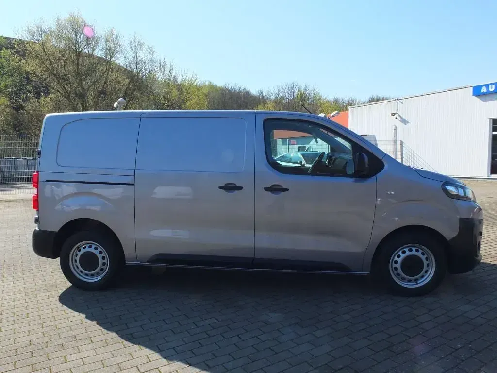 Gebraucht Citroën Jumpy 144 PS (105 kW) 2022 Grau metallic Van / Kleinbus