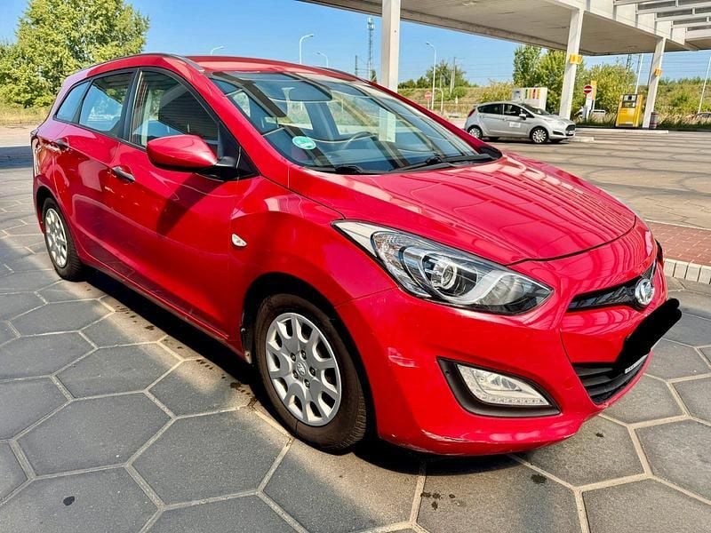 Rot Gebraucht 2013 Hyundai i30 Kombi | 3.199 € (Guter Preis) - Bild 1/4