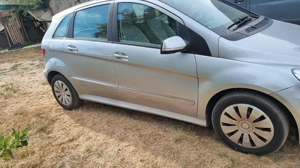 Gebraucht Mercedes B200 136 PS (100 kW) 2010 Silber Van / Kleinbus