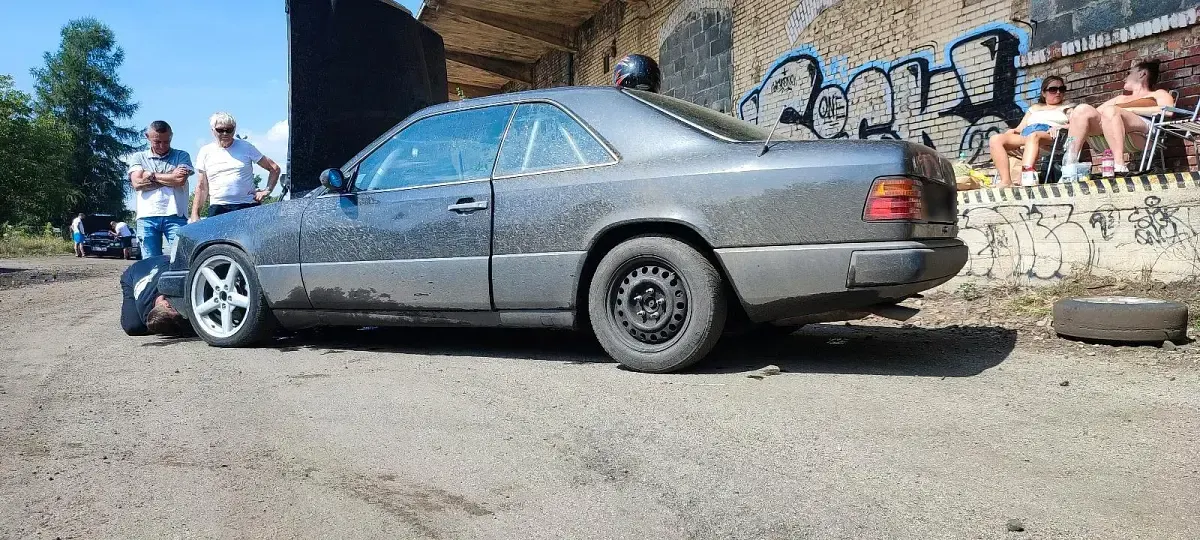 Gebraucht Mercedes E300 188 PS (138 kW) 1989 Grau Coupé