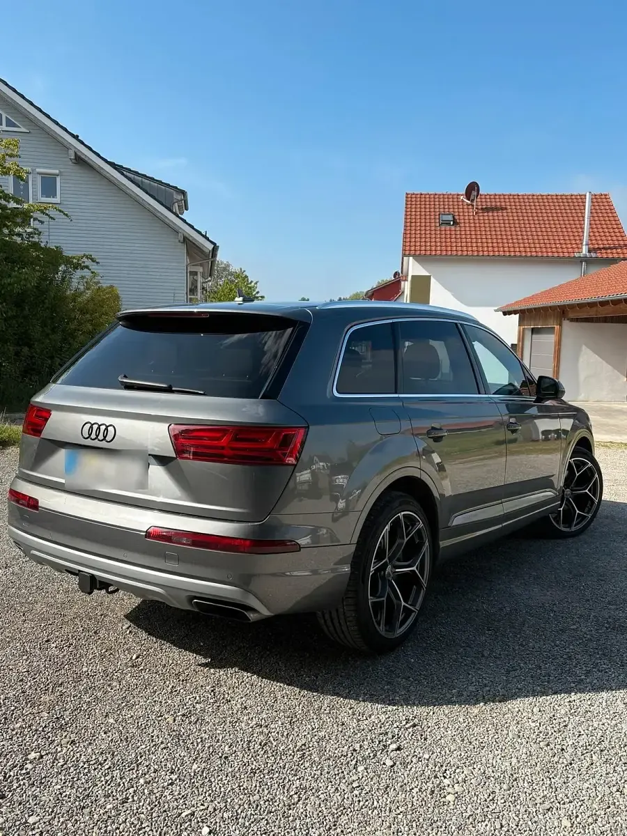 Usado Audi Q7 Ambiente 333 HP (244 kW) 2017 Cinzento SUV