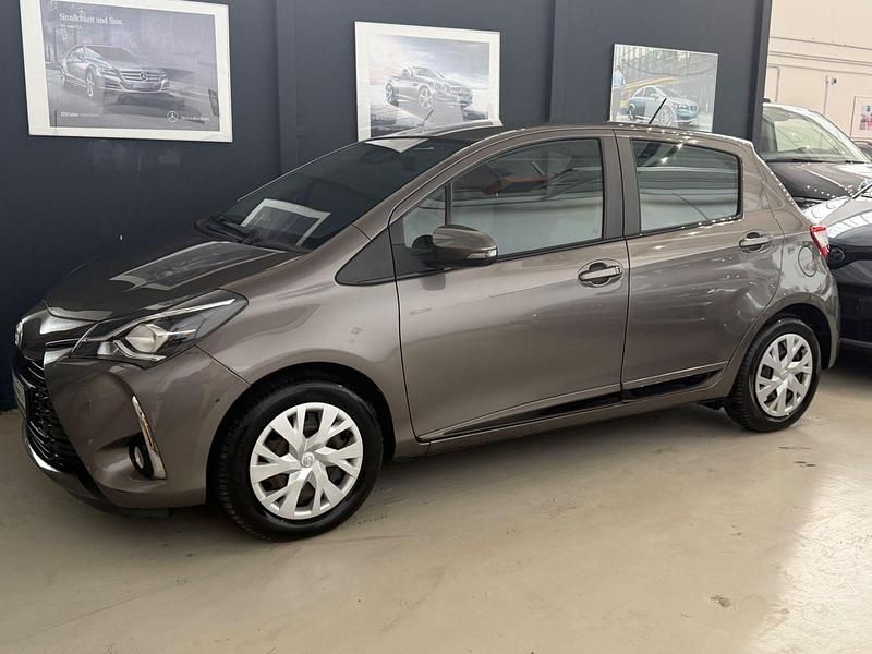 Gebraucht Toyota Yaris Comfort 69 PS (50 kW) 2017 Grau Kleinwagen