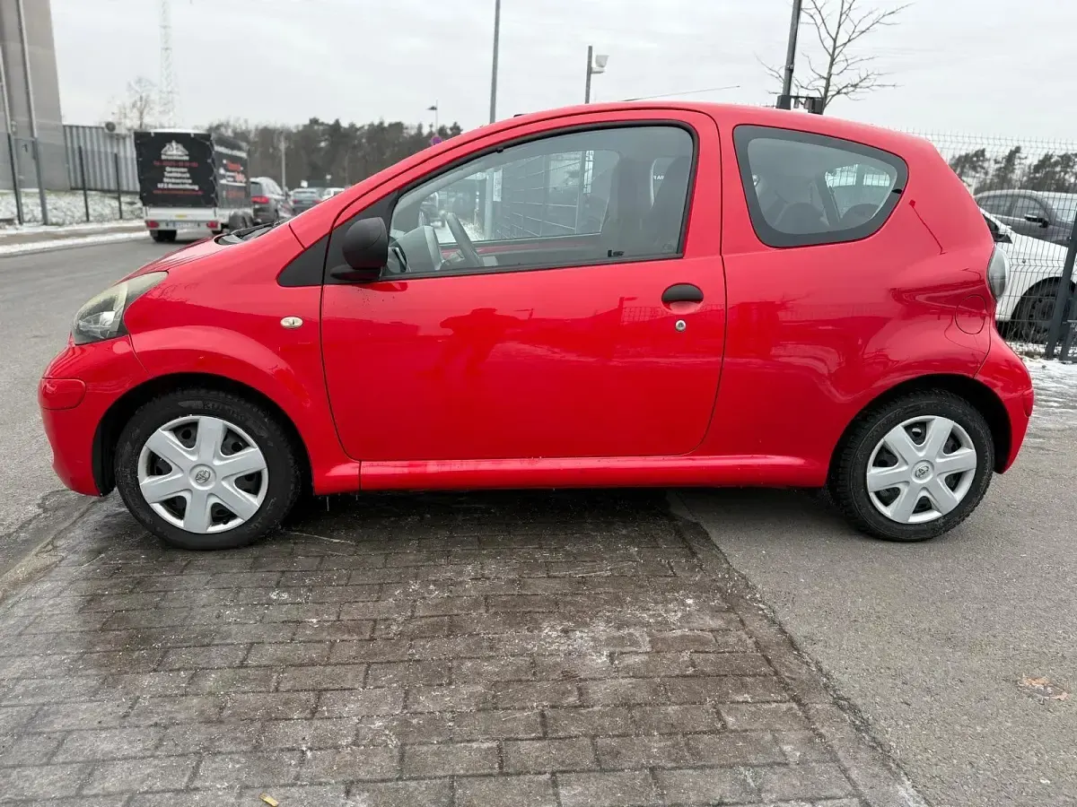 Gebraucht Toyota Aygo 68 PS (50 kW) 2009 Rot Kleinwagen
