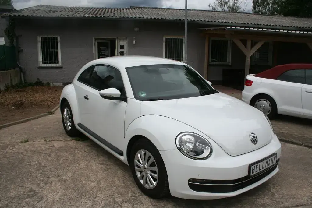 Gebraucht VW Beetle Basis 105 PS (77 kW) 2016 Weiß Kleinwagen