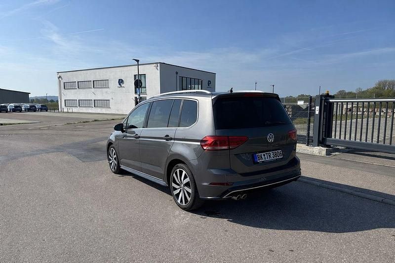Gebraucht VW Touran R-line 190 PS (139 kW) 2017 Grau Van / Kleinbus