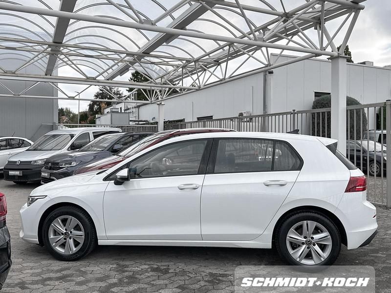 Gebraucht VW Golf VIII Life 150 PS (110 kW) 2024 Pure white (weiß) Limousine