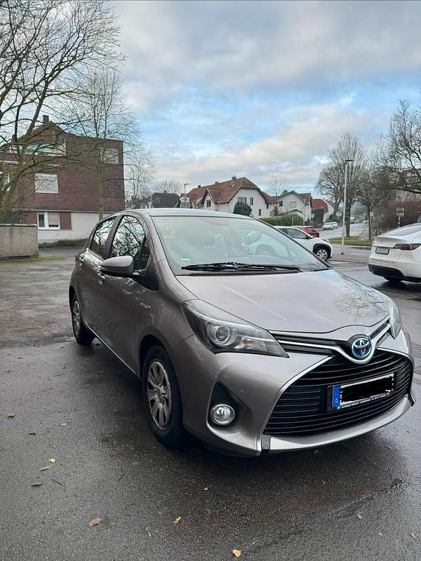Gebraucht Toyota Yaris Hybrid 101 PS (74 kW) 2014 Andere farben Kleinwagen