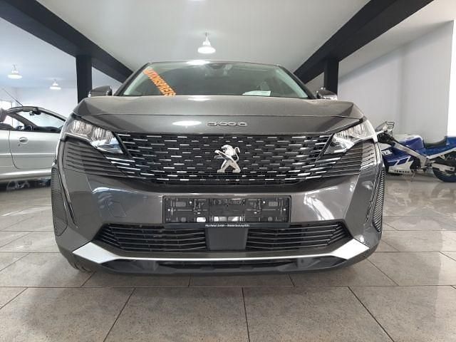 Grau Gebraucht 2021 Peugeot 5008 Active Van / Kleinbus | 25.888 € (Guter Preis) - Bild 1/4