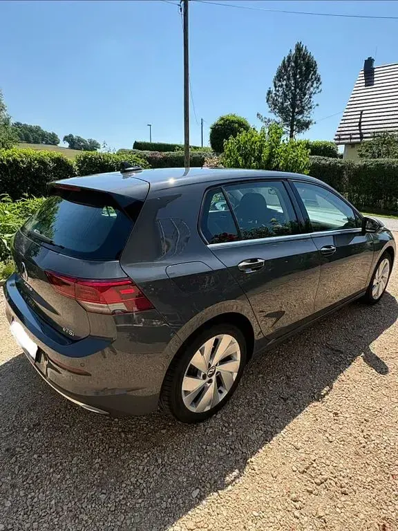 Gebraucht VW Golf VIII Style 150 PS (110 kW) 2023 Grau Limousine