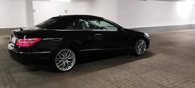 Gebraucht Mercedes E250 Avantgarde 207 PS (152 kW) 2010 Schwarz Cabrio
