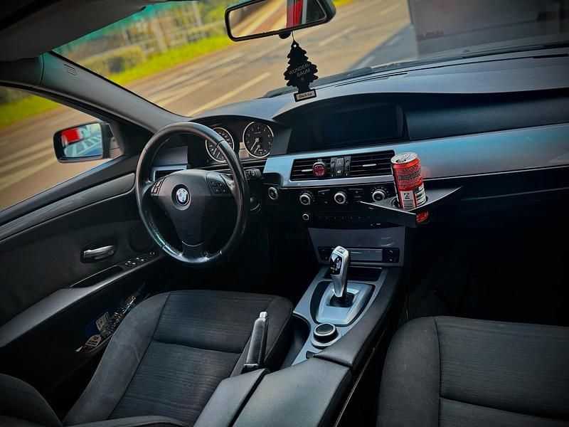 Second-hand BMW 530 272 CP (200 kW) 2007 Negru Berlinǎ