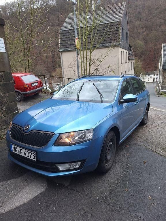 Blau Gebraucht 2015 Skoda Octavia Ambition Kombi | 7.900 € (Superpreis) - Bild 1/4