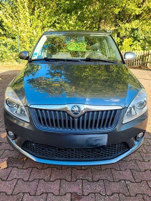 Grau Gebraucht 2014 Skoda Fabia Best of Kleinwagen | 5.000 € (Fairer Preis) - Bild 1/4