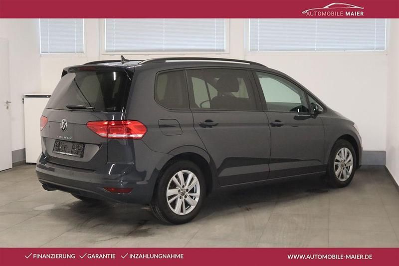 Gebraucht VW Touran Comfortline 150 PS (110 kW) 2022 Grau Van / Kleinbus