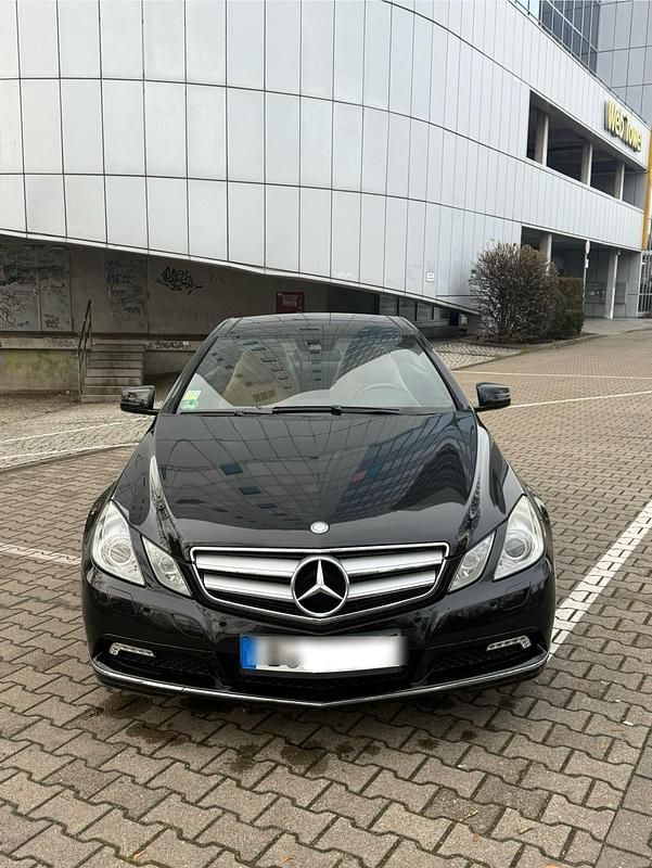 Gebraucht Mercedes E250 Elegance 204 PS (150 kW) 2010 Schwarz Coupé