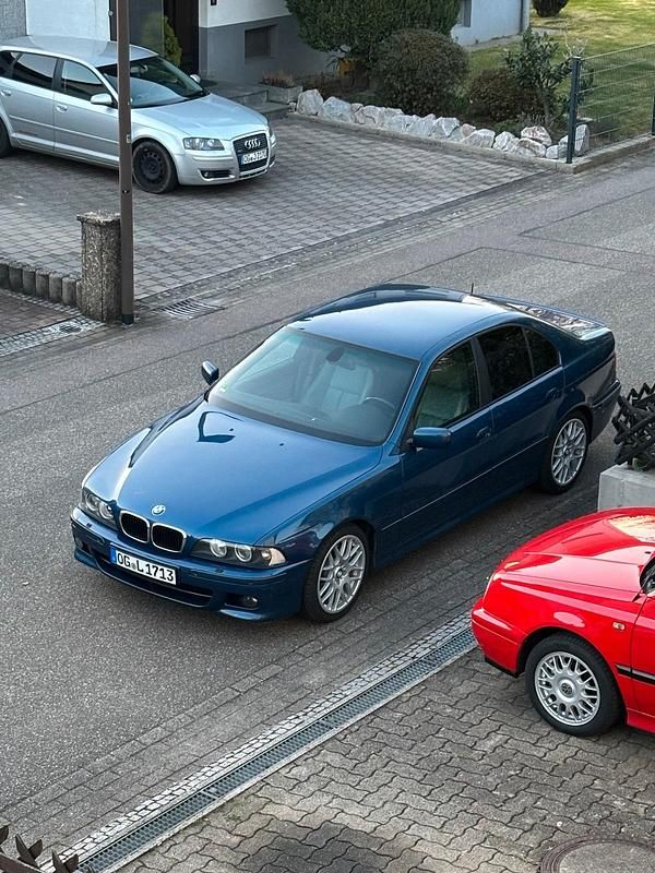 Blau Gebraucht 2002 BMW 530 M Sport Limousine | 8.000 € (Fairer Preis) - Bild 1/4