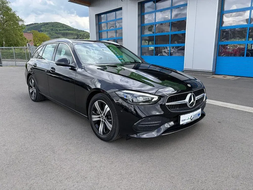 Gebraucht Mercedes C300 Avantgarde 265 PS (194 kW) 2022 Obsidianschwarz Kombi
