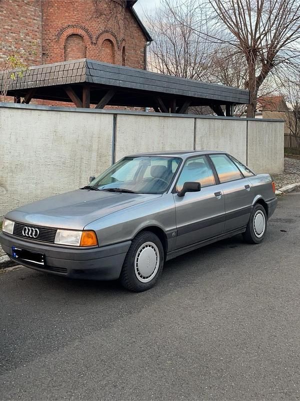 Grau Gebraucht 1989 Audi 80 Limousine | 1.100 € - Bild 1/3