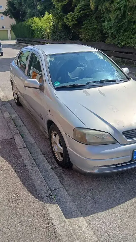 Gebraucht Opel Astra 84 PS (61 kW) 2002 Silber Limousine