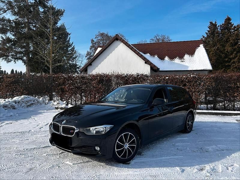 Schwarz Gebraucht 2013 BMW 316 Kombi | 4.799 € (Superpreis) - Bild 1/4