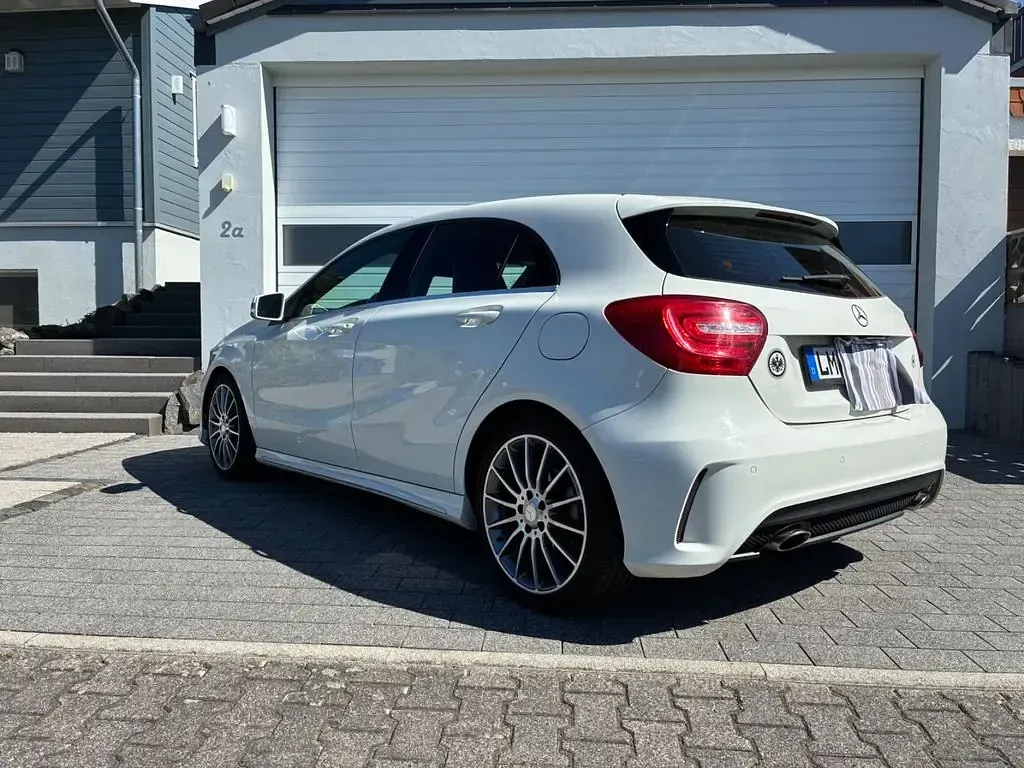 Gebraucht Mercedes A180 122 PS (89 kW) 2013 Weiß Kleinwagen