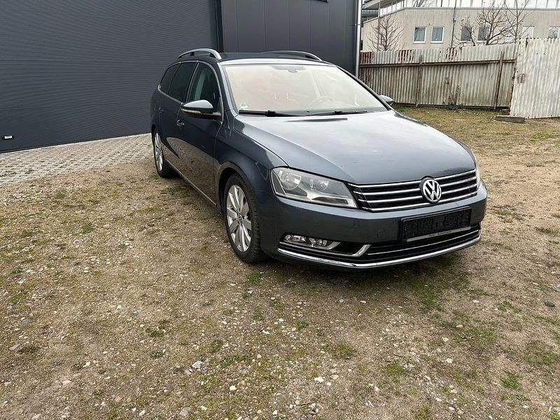 Gebraucht VW Passat Highline 122 PS (89 kW) 2012 Grau Kombi