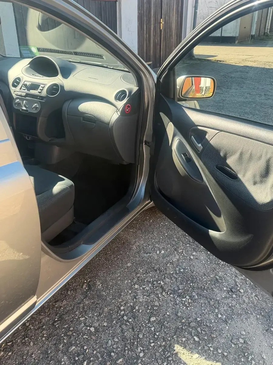 Gebraucht Toyota Yaris 60 PS (44 kW) 2005 Gold Kleinwagen