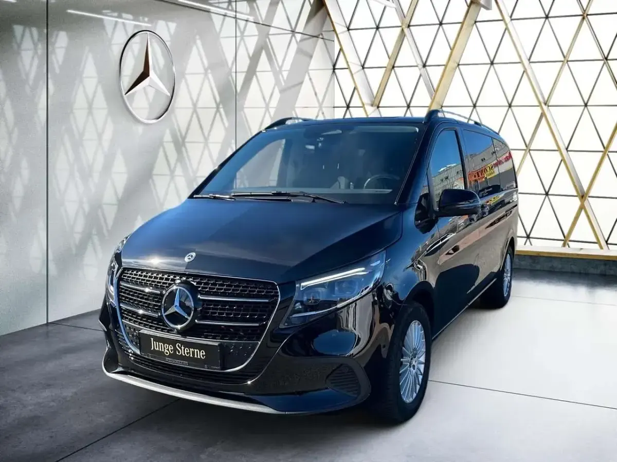 Gebraucht Mercedes V300 Style 237 PS (174 kW) 2025 Obsidianschwarz metallic Van / Kleinbus