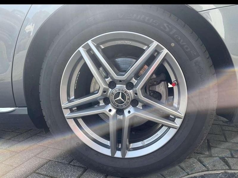 Grau Gebraucht 2018 Mercedes E220 Avantgarde Limousine | 26.500 € (Guter Preis) - Bild 1/4