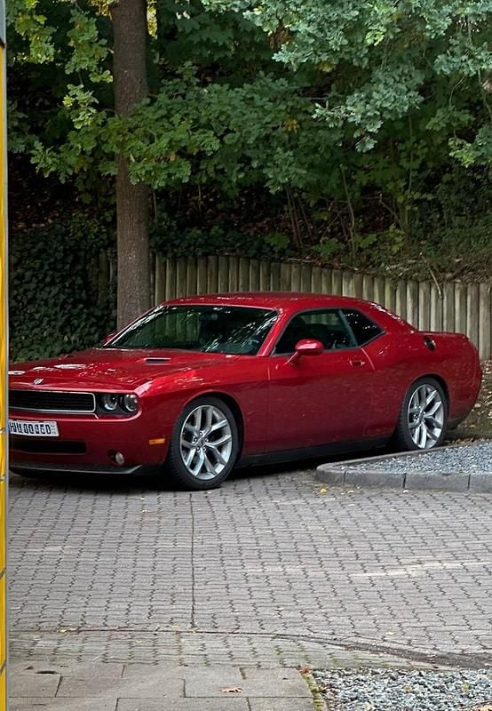 Rot Gebraucht 2012 Dodge Challenger SE Coupé | 11.500 € - Bild 1/4