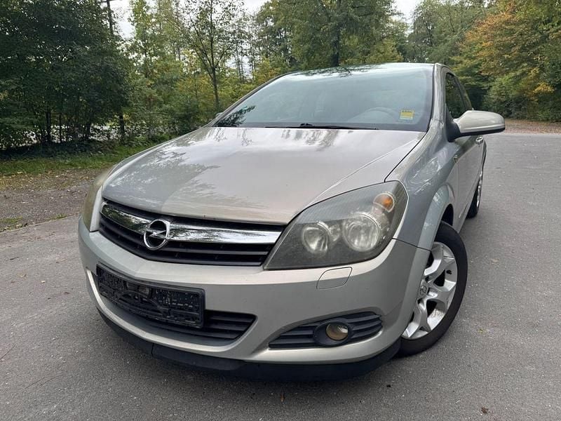 Silber Gebraucht 2006 Opel Astra GTC Sport Limousine | 1.690 € (Fairer Preis) - Bild 1/4