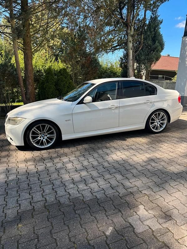 Weiß Gebraucht 2010 BMW 320 M Sport Limousine | 6.900 € (Etwas zu teuer) - Bild 1/4